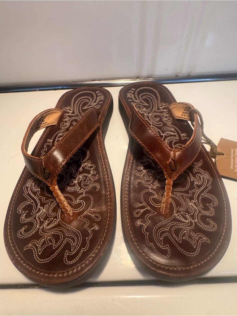 OluKai Paniolo Women’s Leather Sandals Natural Brown Size 7 NWT